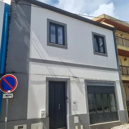 Comfortable Rustic House With Spacious Garden Near The *