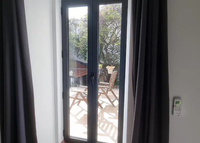 Comfortable Rustic House With Spacious Garden Near The Villa