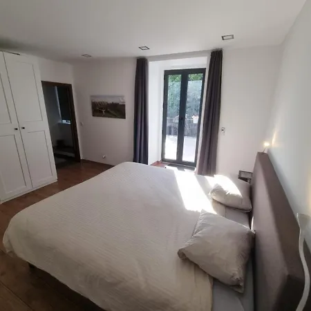 Comfortable Rustic House With Spacious Garden Near The Villa *