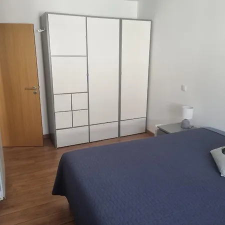 Comfortable Rustic House With Spacious Garden Near The