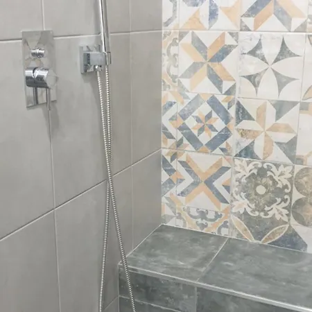 Comfortable Rustic House With Spacious Garden Near The Villa