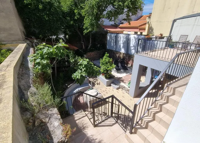 ヴィラ Comfortable Rustic House With Spacious Garden Near The