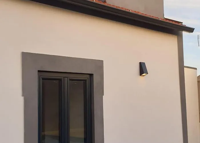 Comfortable Rustic House With Spacious Garden Near The